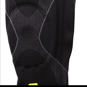 CEP size 4 knee brands BNIB